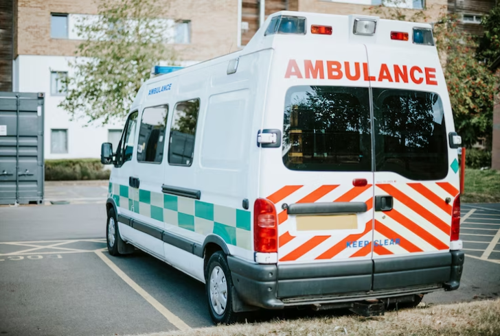 Image by rawpixel.com on Freepik | Most rural ambulance crews have limited medical experience compared to urban medics.