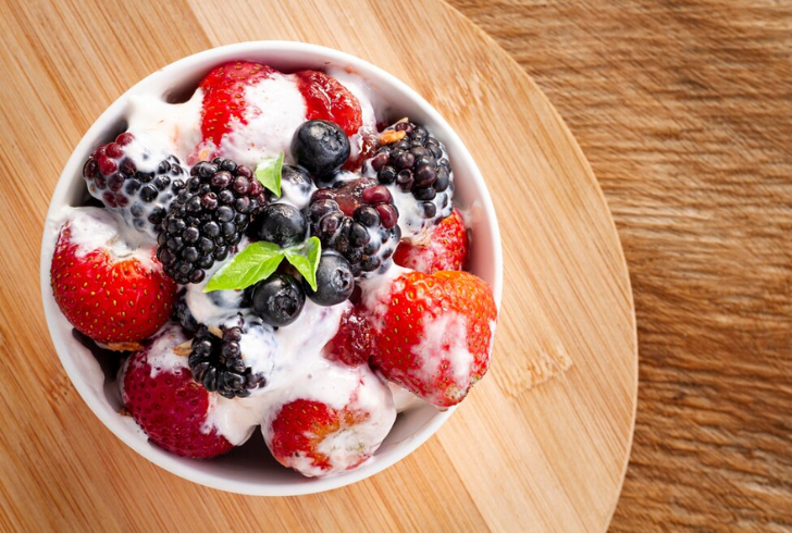 What to Eat Before a Half Marathon - Greek yogurt with berries